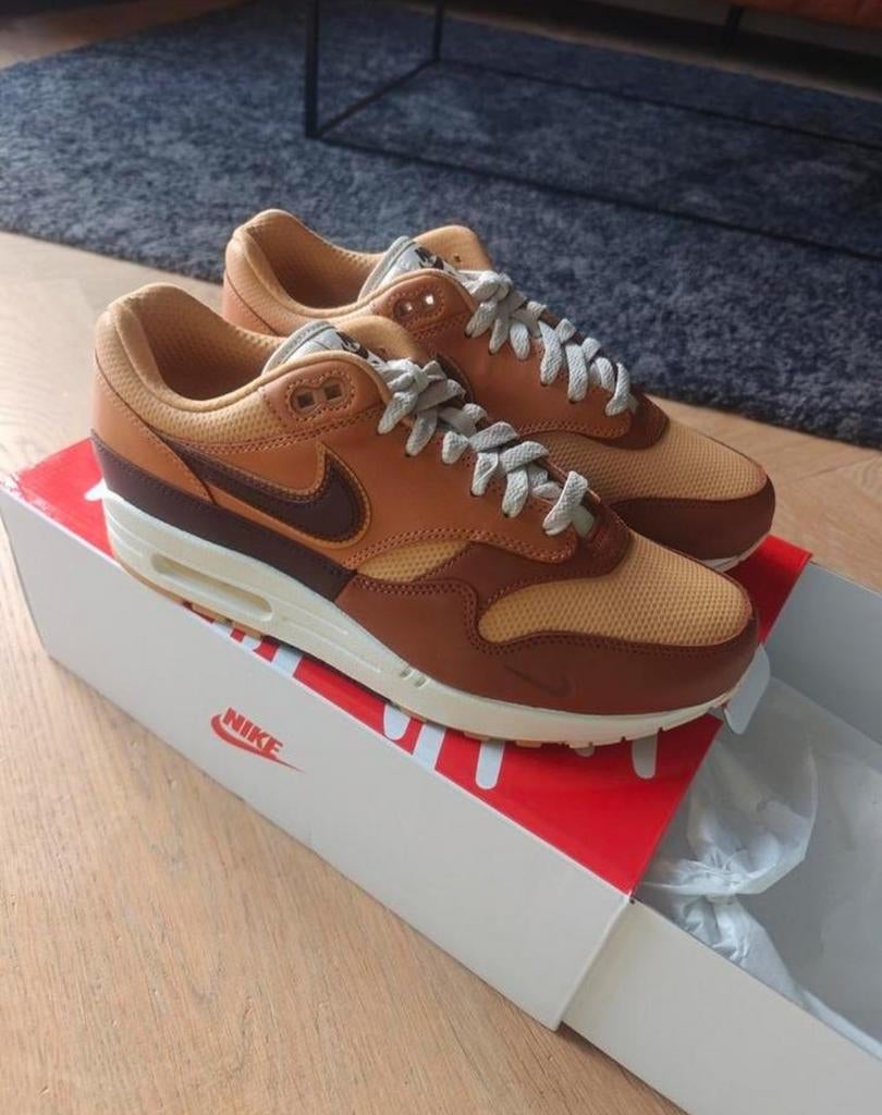 Nike Air Max 1 SNKRS Day Bruin - DS US9, Ophalen of Verzenden, Nieuw, Bruin, Nike air max