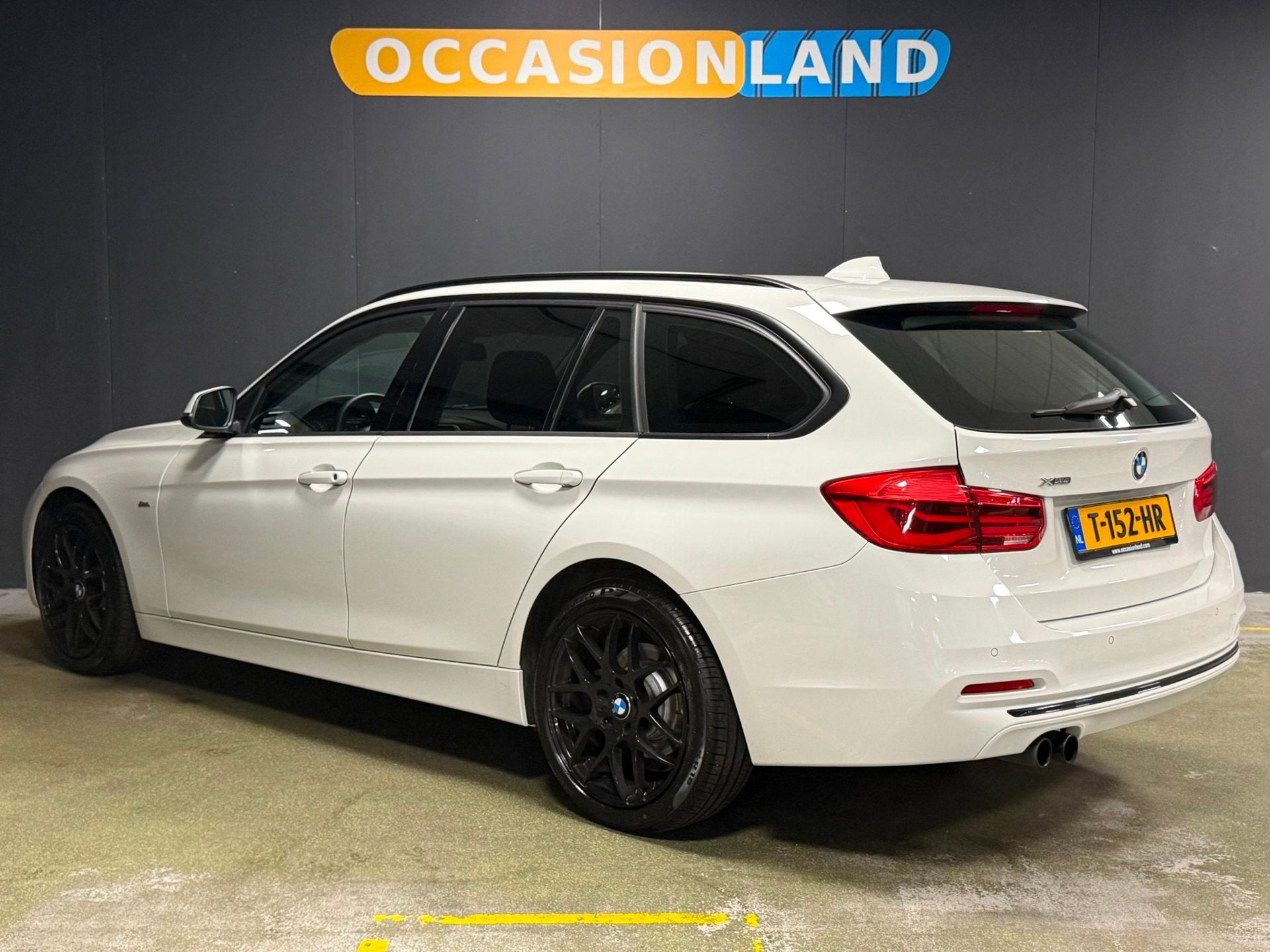 BMW 3-serie Touring 320i xDrive|PDC|LED|CRUISE|STOELV|BLUETO, Auto's, Automaat, Stof, 4 cilinders, Wit