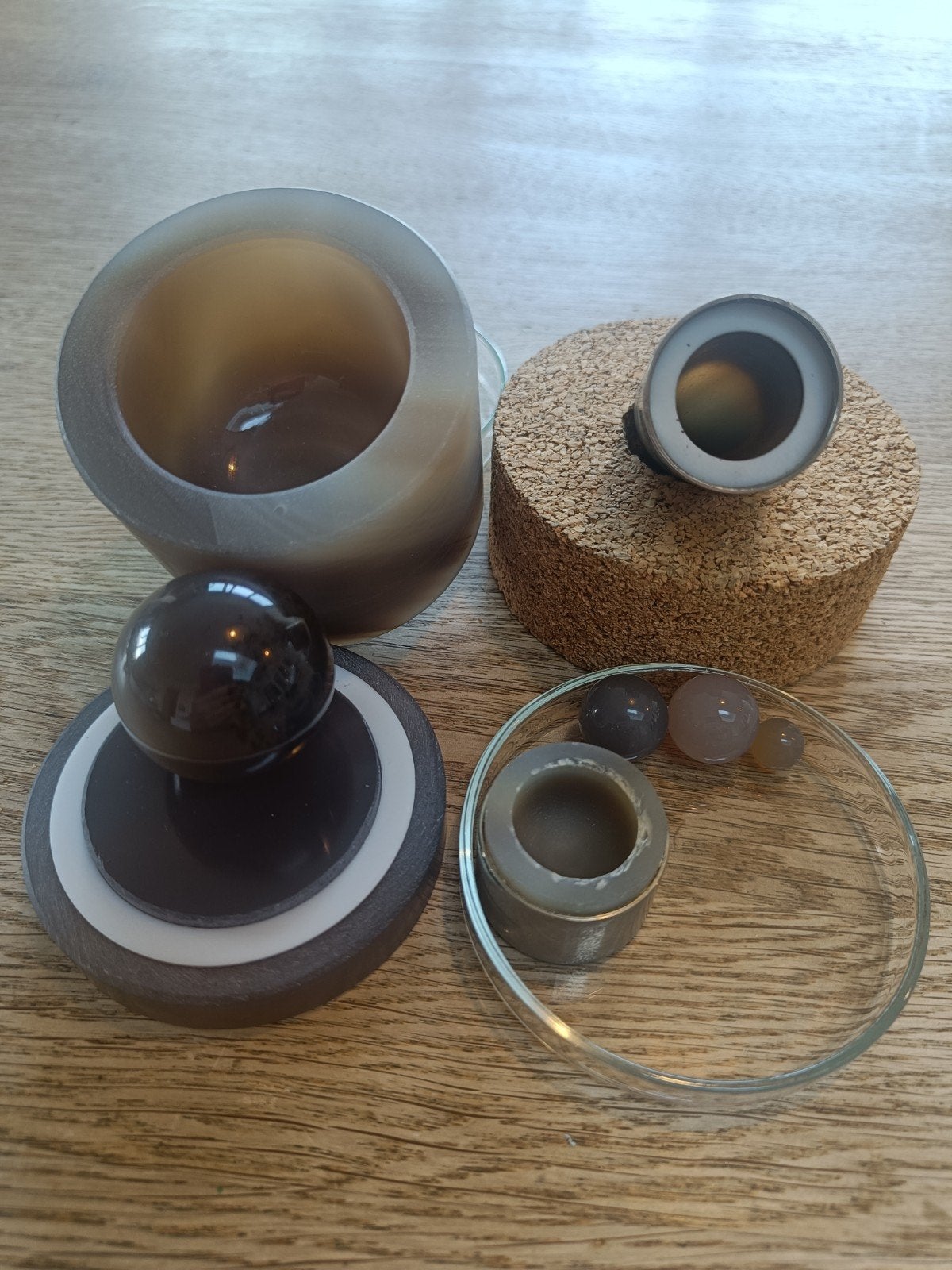 Agaat maalbak met kogel - TU/e laboratorium erfgoed, Antiek en Kunst, Ophalen of Verzenden