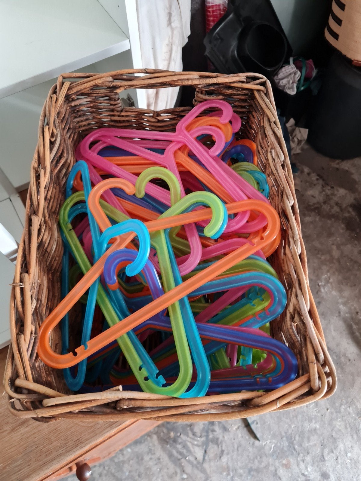 Mand het heel veel gekleurde kledinghangers, Ophalen, Zo goed als nieuw, IKEA, Overige typen
