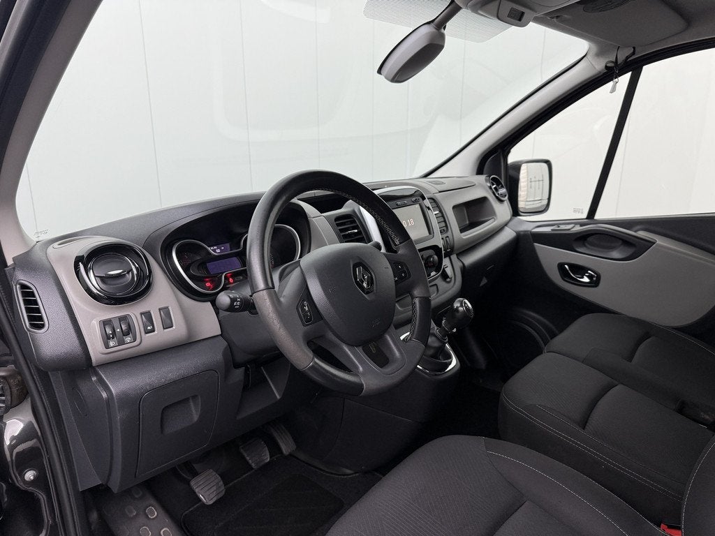 Renault Trafic 1.6DCi 120PK Lang Dubbele Cabine Black Editio, Auto's, Bestelauto's, Voorwielaandrijving, Gebruikt, Euro 6, 4 cilinders