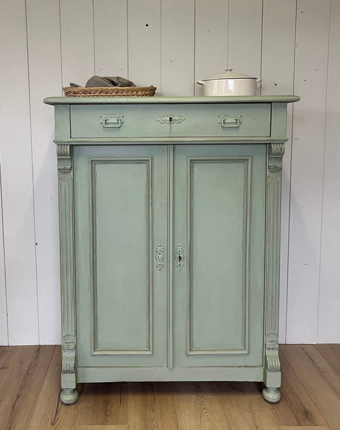 Landelijke, brocante meidenkast, Ophalen, Zo goed als nieuw
