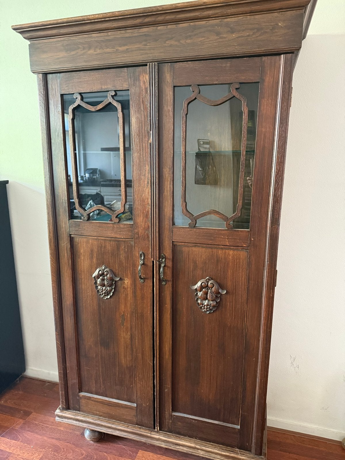 Antieke houten vitrinekast met glazen planken, Antiek en Kunst, Ophalen