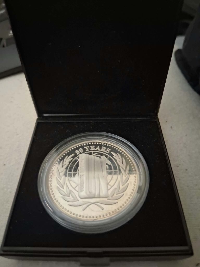 SRH Herdenkingsmunt Liberia 5 Dollars – 50 Years UN (1995), Postzegels en Munten, Munten | Afrika, Ophalen of Verzenden, Overige landen