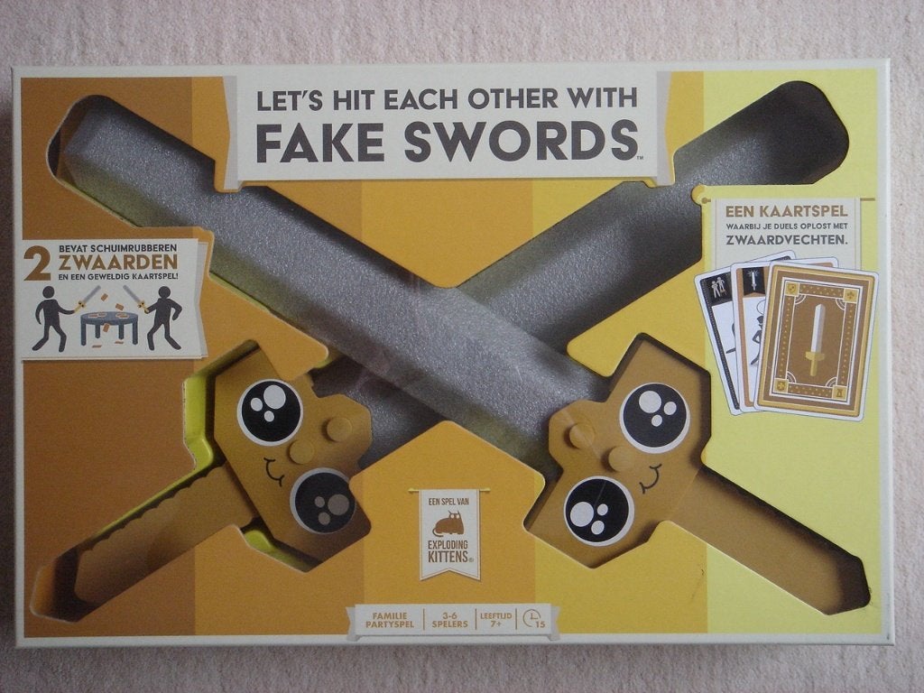 LEUK: Let's hit each other with Fake Swords - PARTYspel !, Vijf spelers of meer, Ophalen, Zo goed als nieuw, Exploding Kittens
