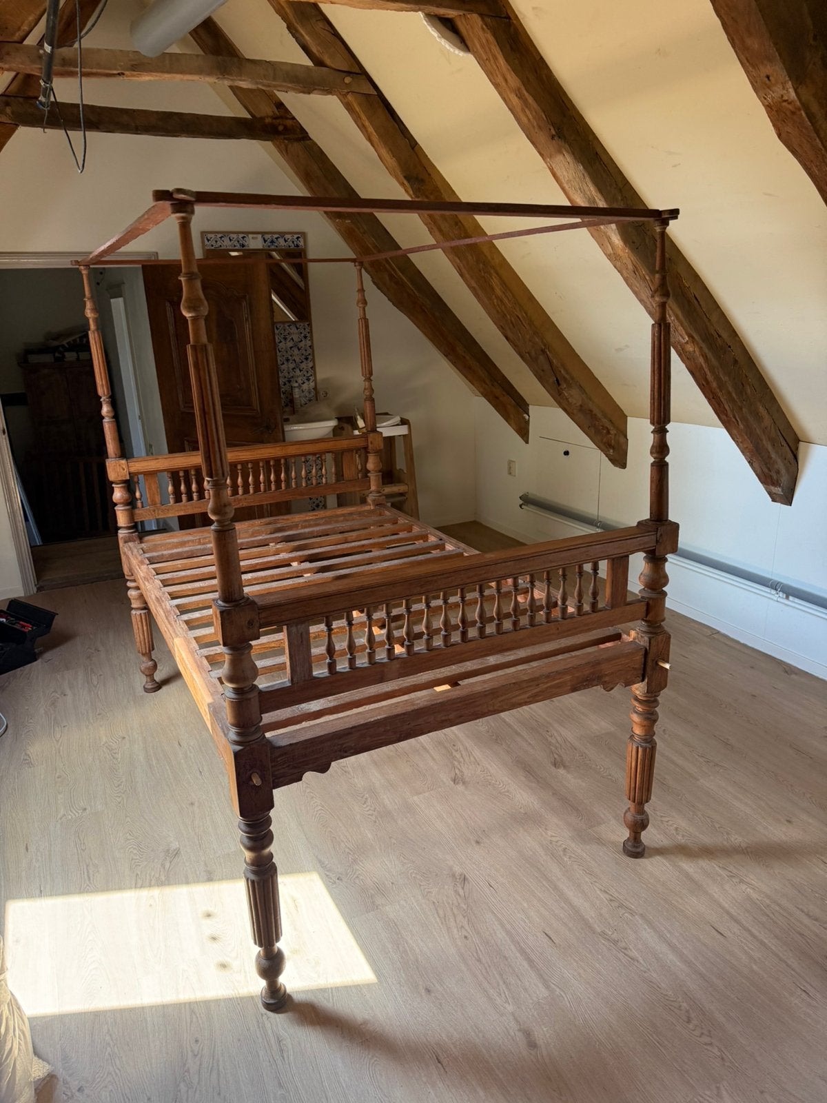 Orientaals hemelbed, Ophalen