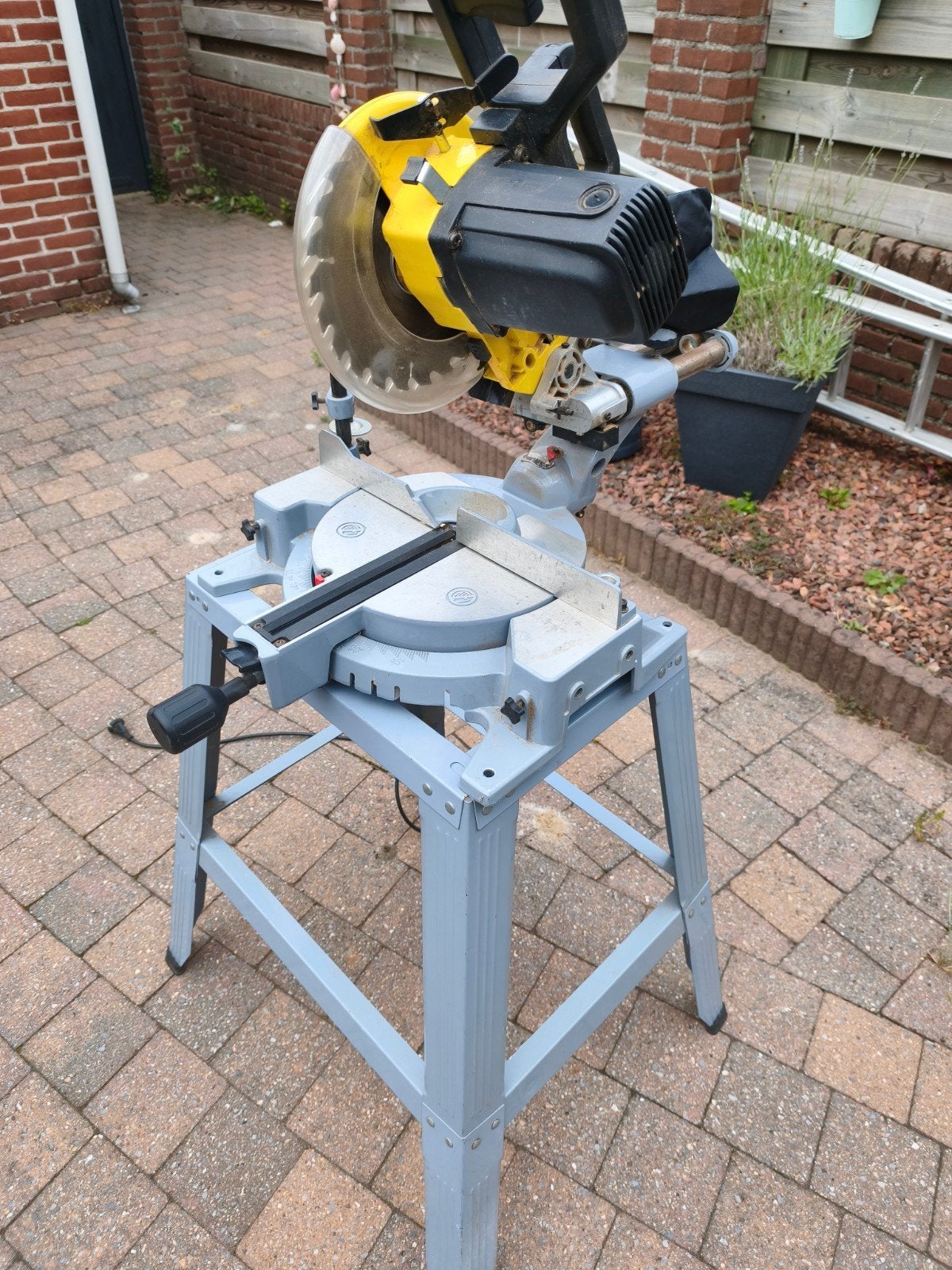 AFKORTZAAG MET ONDERSTEL 210MM, Doe-het-zelf en Verbouw, Gereedschap | Zaagmachines, Ophalen, Gebruikt, 70 mm of meer, Afkortzaag