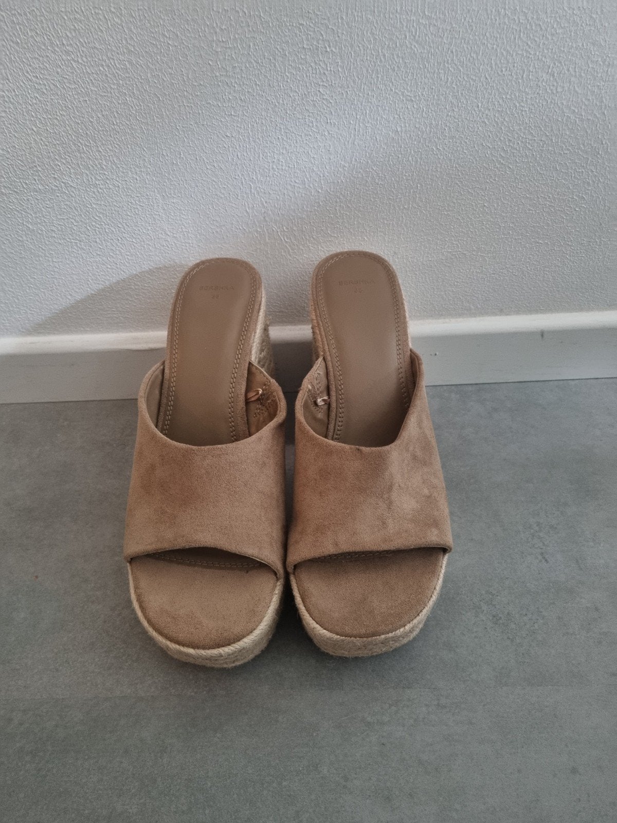 Nieuwe beige hakken van Bershka, maat 38, Ophalen of Verzenden