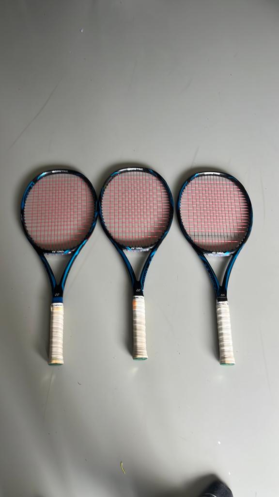 Yonex Tennisracket - Gripmaat L2, 305 gram, Yonex Fire snaar, Gebruikt, Ophalen of Verzenden, Racket, L2
