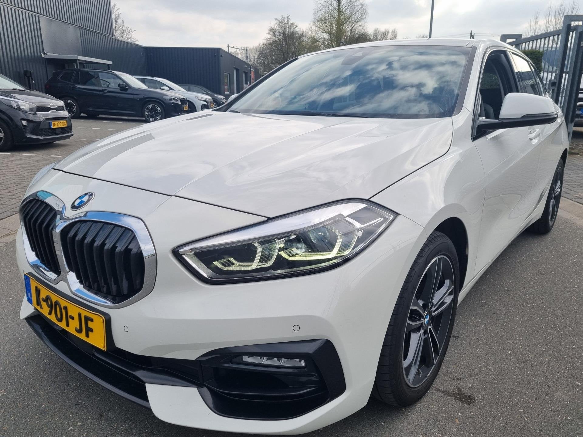 BMW 1-serie 116i Executive Edition Xenon Nieuwstaat, Auto's, Gebruikt, Leder en Stof, Wit, Origineel Nederlands