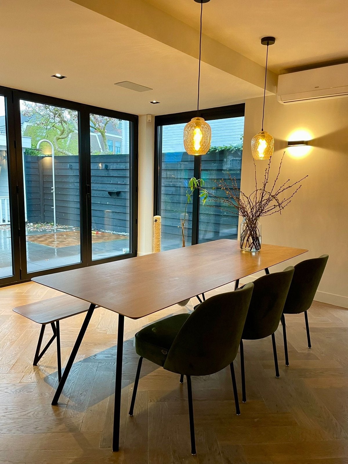 Studio Henk eettafel met bankje, Ophalen, Eikenhout, 200 cm of meer, 50 tot 100 cm