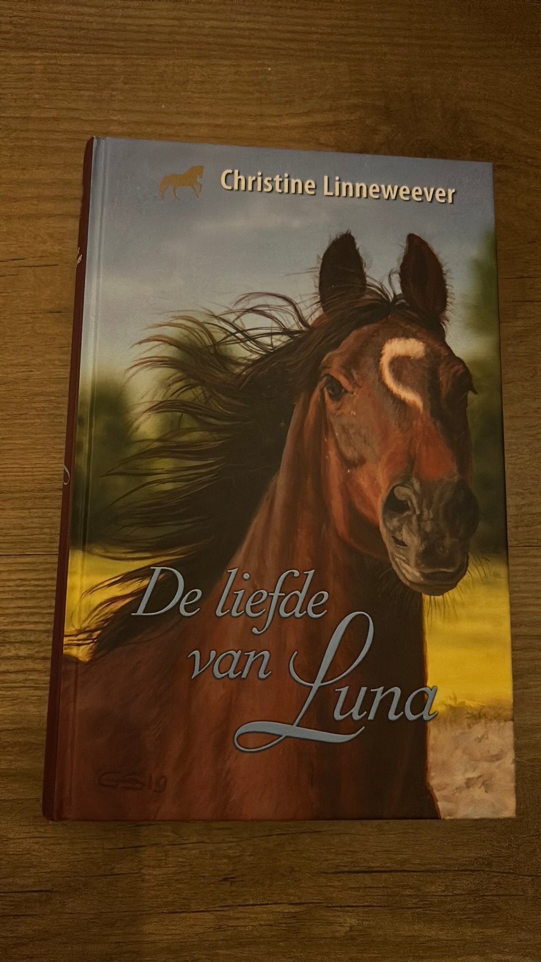 Christine Linneweever - De liefde van Luna, Ophalen of Verzenden, Zo goed als nieuw, Christine Linneweever