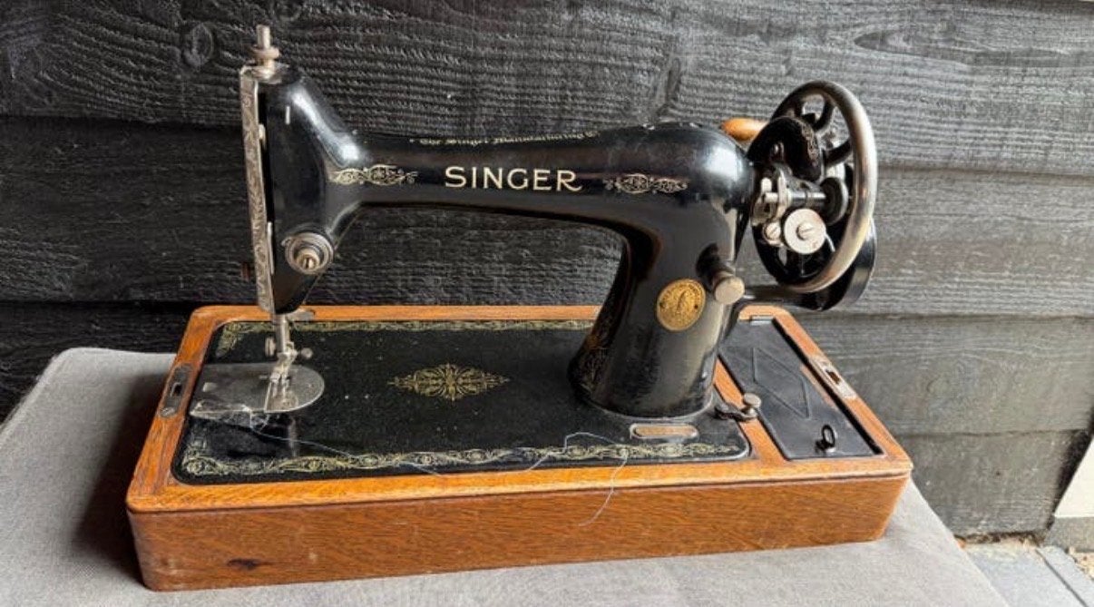Antieke Singer Naaimachine No. 66 met Houten Kap, Antiek en Kunst, Antiek | Naaimachines, Ophalen