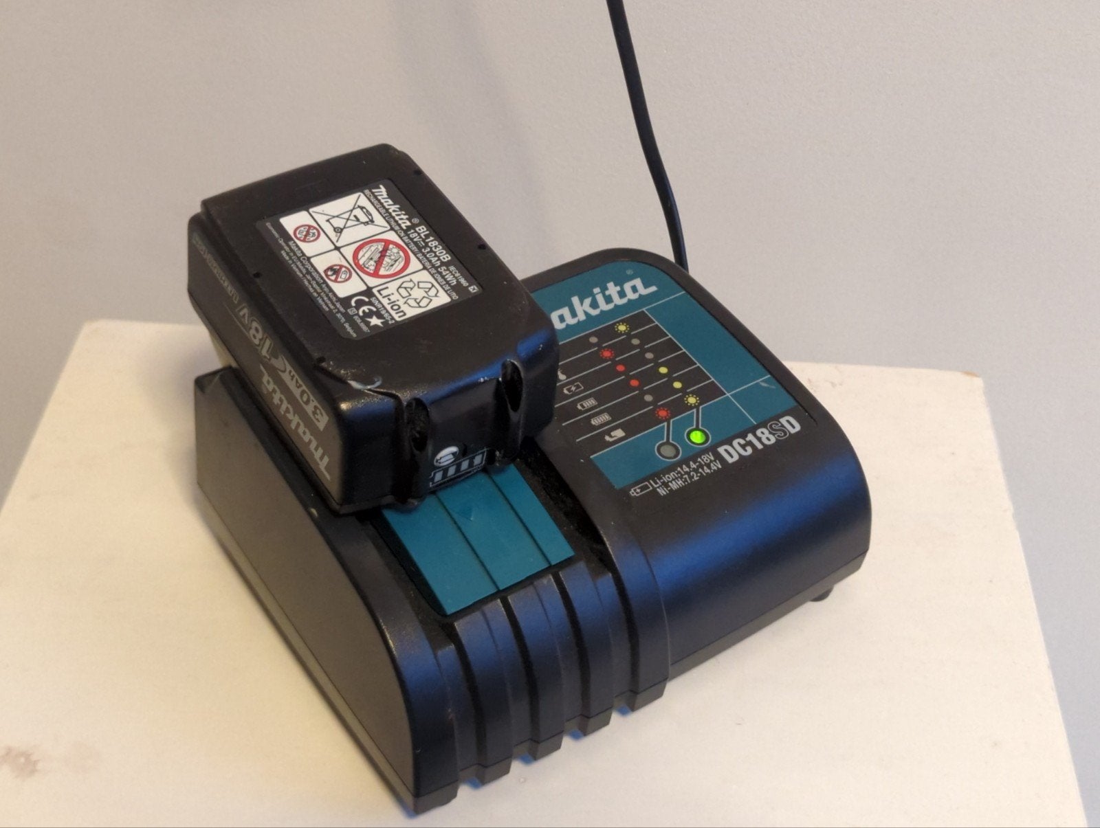 Makita accu 18V 3.0Ah met oplader in doos, Ophalen of Verzenden