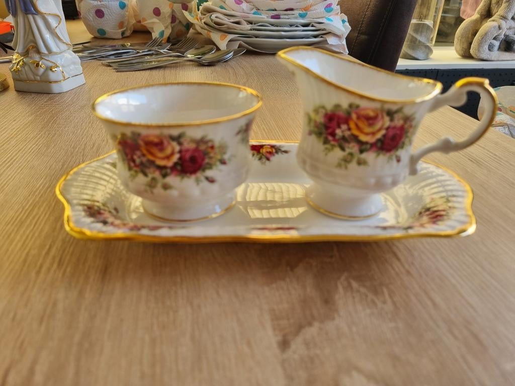 Mooi roomstelletje van Queens., Ophalen of Verzenden