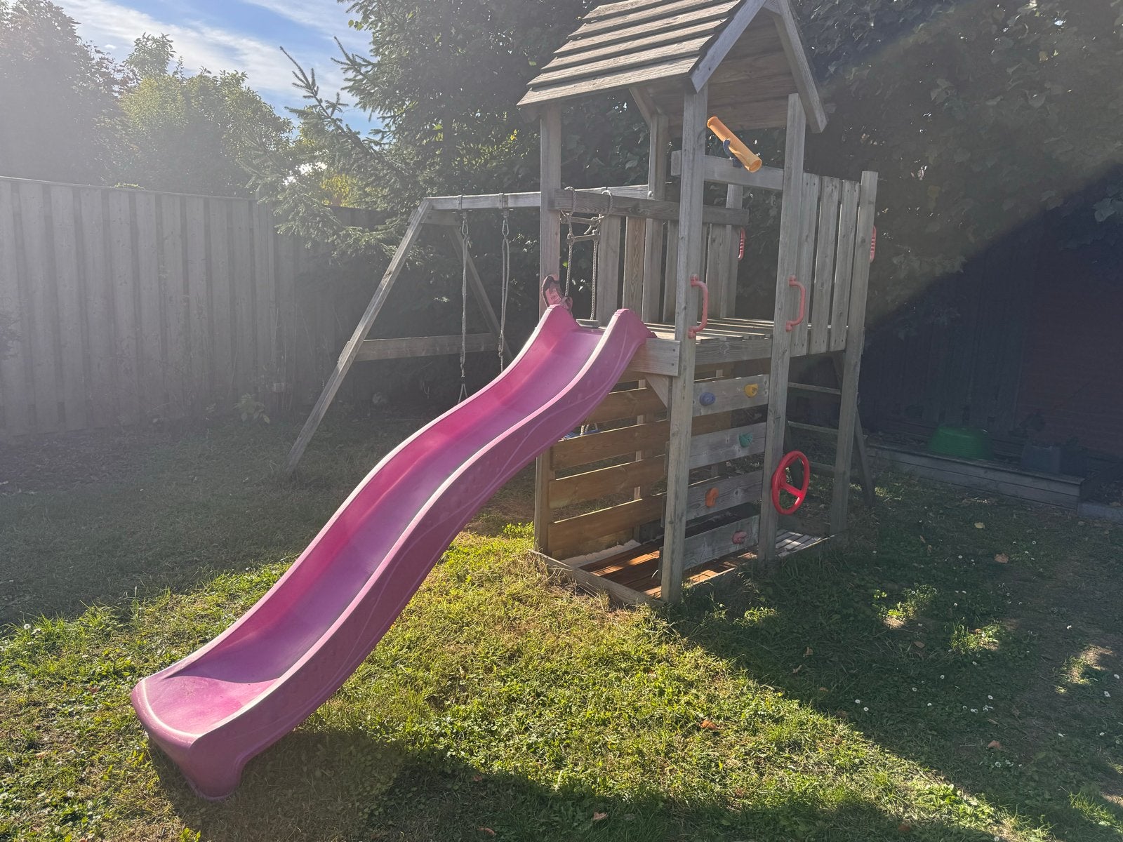 Houten Speeltoestel met Glijbaan en Schommels, Kinderen en Baby's, Ophalen of Verzenden, Gebruikt, Glijbaan