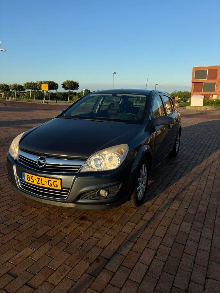 Opel Astra 1.8 16V 5D 2008 Grijs, Auto's, Voorwielaandrijving, Trekhaak, 1796 cc, Particulier