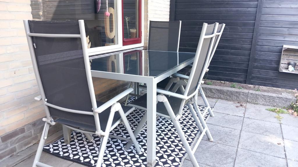 Tuintafel met 4 stoelen, Ophalen, 4 zitplaatsen, Gebruikt, Eettafel