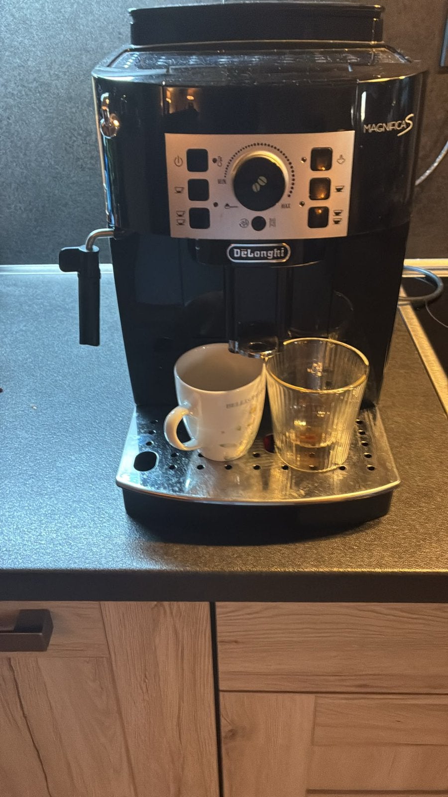De'Longhi Magnifica S Koffiemachine, Witgoed en Apparatuur, Koffiezetapparaten, Ophalen, Zo goed als nieuw, Koffiemachine, Stoompijpje