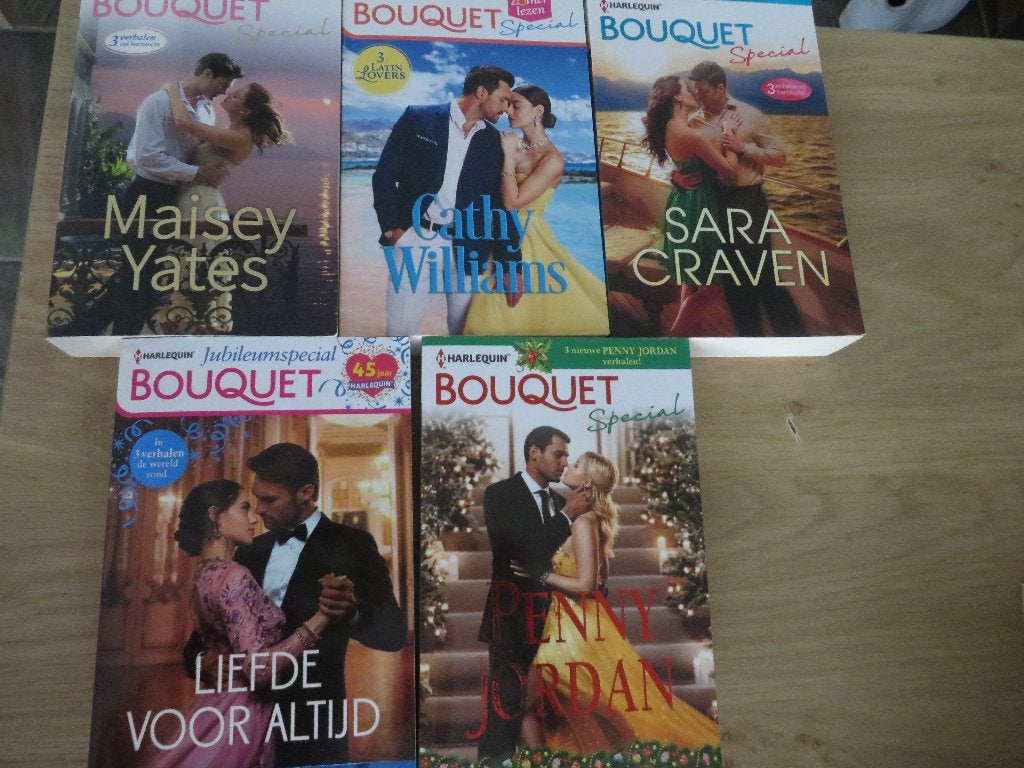 5 x bouquet reeks 3 in 1 romans vakantie boekjes, Boeken, Romans, Ophalen of Verzenden, Zo goed als nieuw