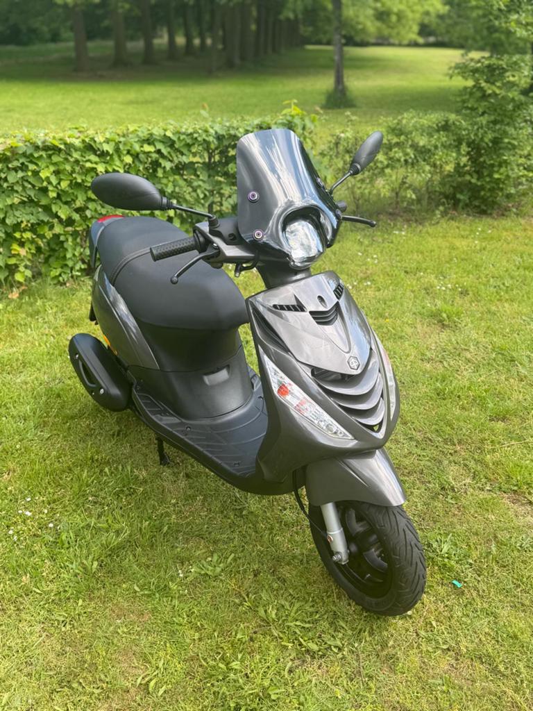 Piaggio Zip Iget!, Ophalen, Maximaal 45 km/u, Zo goed als nieuw, Benzine