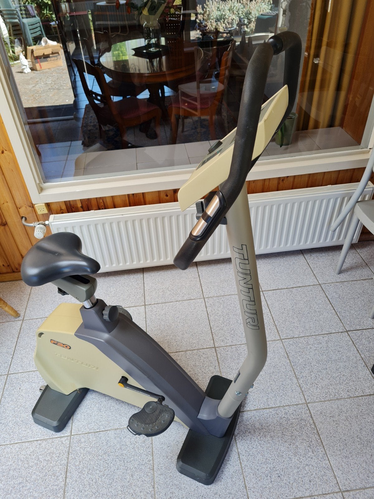 Tunturi F30 Competence Hometrainer, Sport en Fitness, Fitnessapparatuur, Ophalen, Zo goed als nieuw, Metaal, Benen