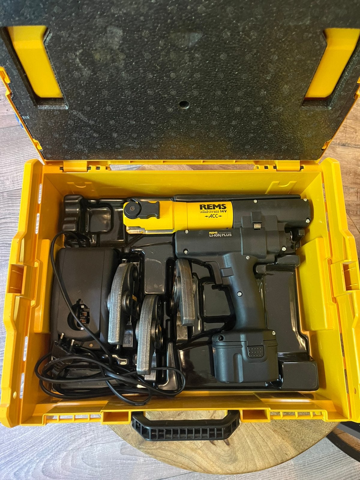 REMS Mini-Press 14V ACC+ Nieuwstaat incl. M12 M15 U16 bekken, Doe-het-zelf en Verbouw, Gereedschap | Overige machines, Ophalen of Verzenden