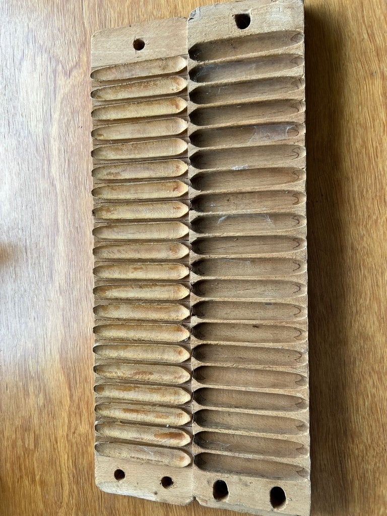 Oude Houten doos waarin sigaren gemaakt werden, Ophalen