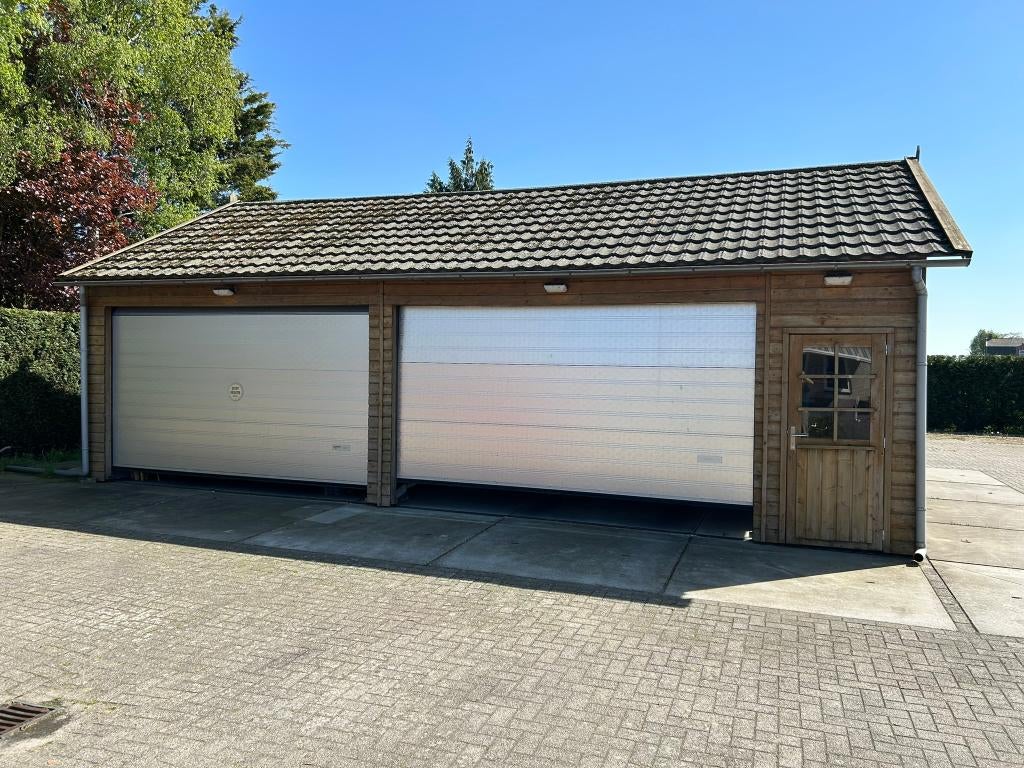Dubbele houten garage, Ophalen, Gebruikt, Overige typen, 2 ramen