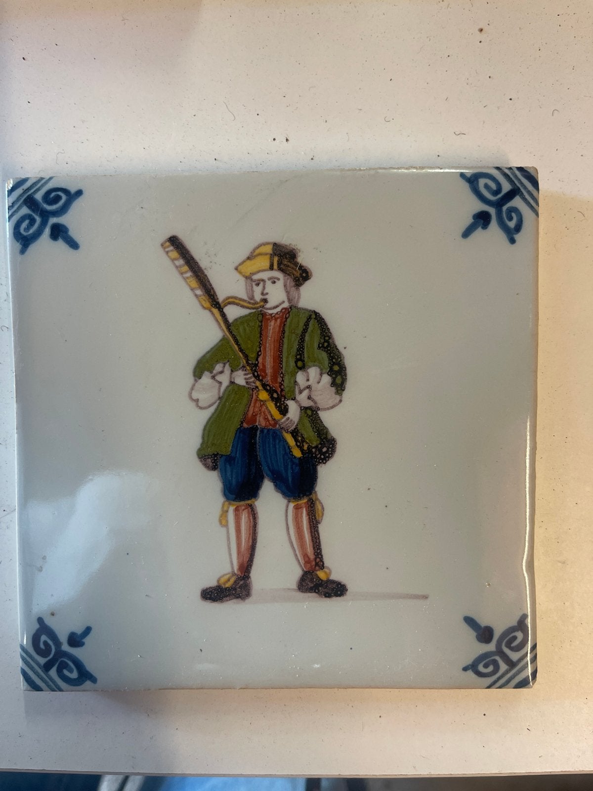 Makkum Tegel 13x13 met figuur, Antiek en Kunst, Ophalen of Verzenden