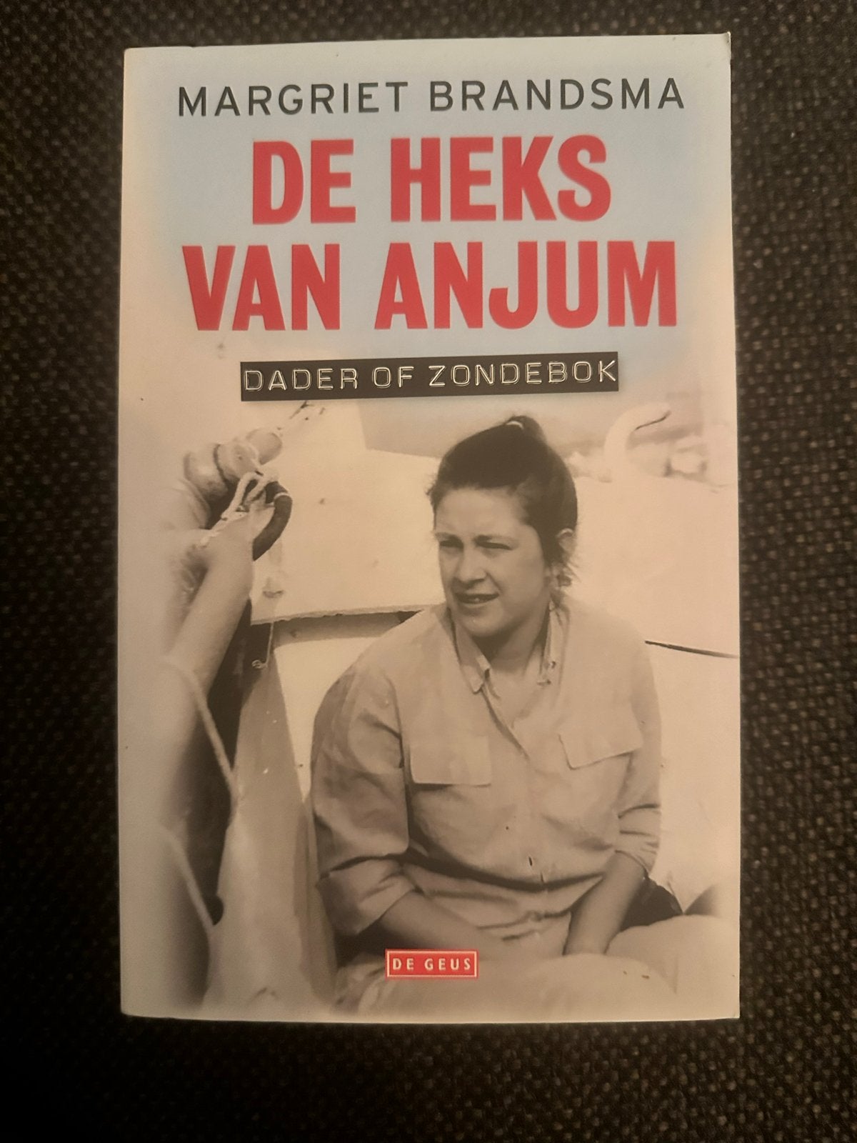 De Heks van Anjum - Margriet Brandsma (Dader of Zondebok), Ophalen of Verzenden, Zo goed als nieuw, Nederland