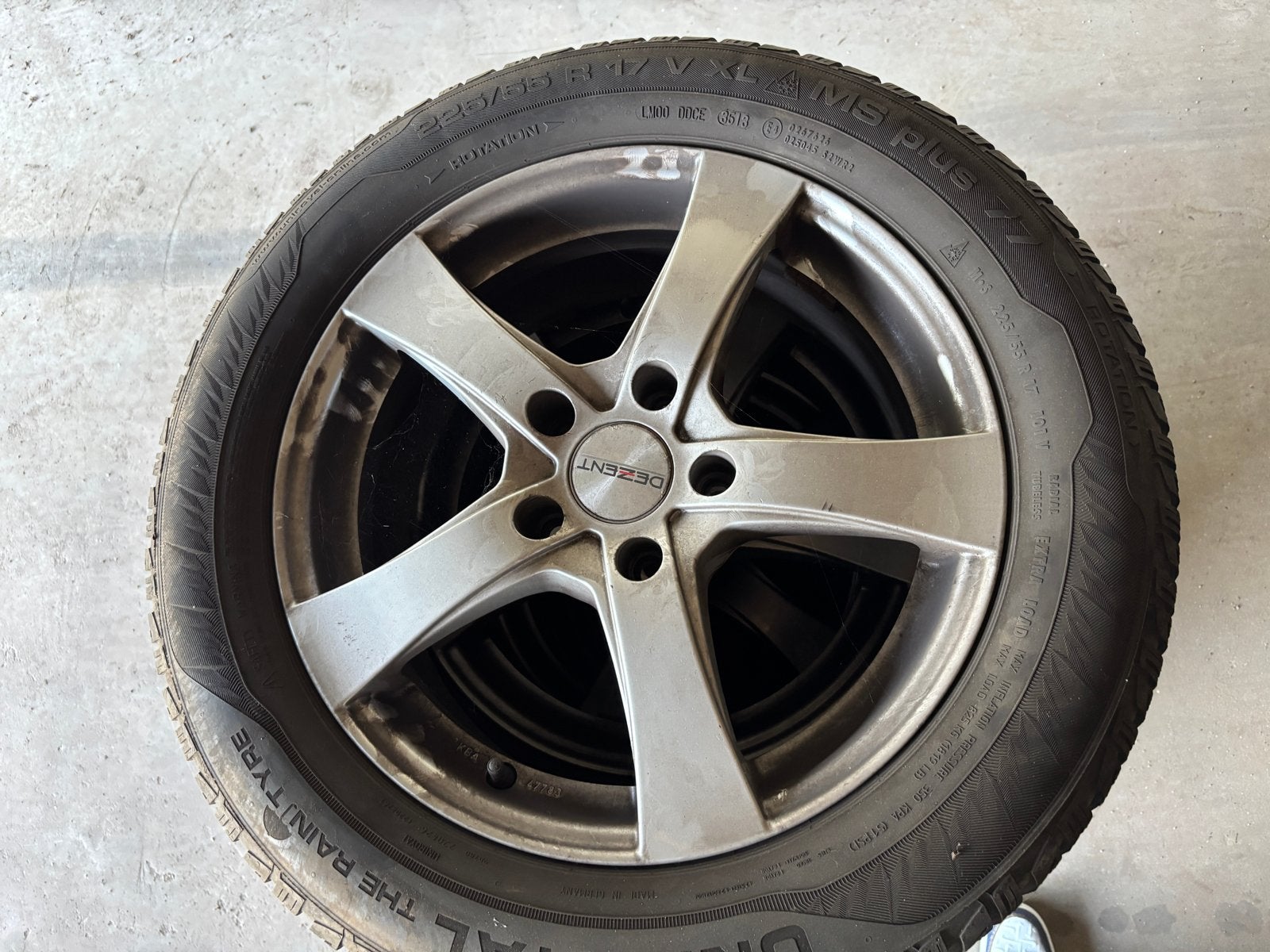 Winterbanden Uniroyal met 17” Dezent velgen 5x120 225/55/R17, Ophalen, Gebruikt, Banden en Velgen, 17 inch