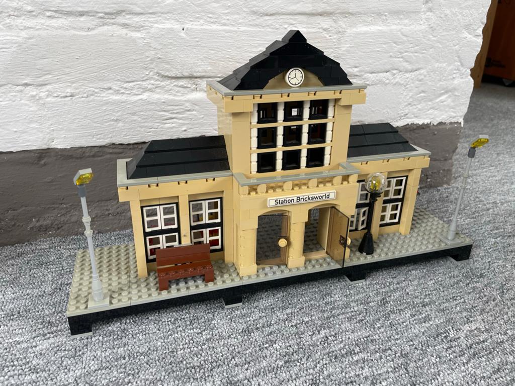 Custom Lego Treinstation Bricksworld - ALLEEN AFHALEN, Kinderen en Baby's, Speelgoed | Duplo en Lego, Ophalen, City, MOC (eigen creatie)