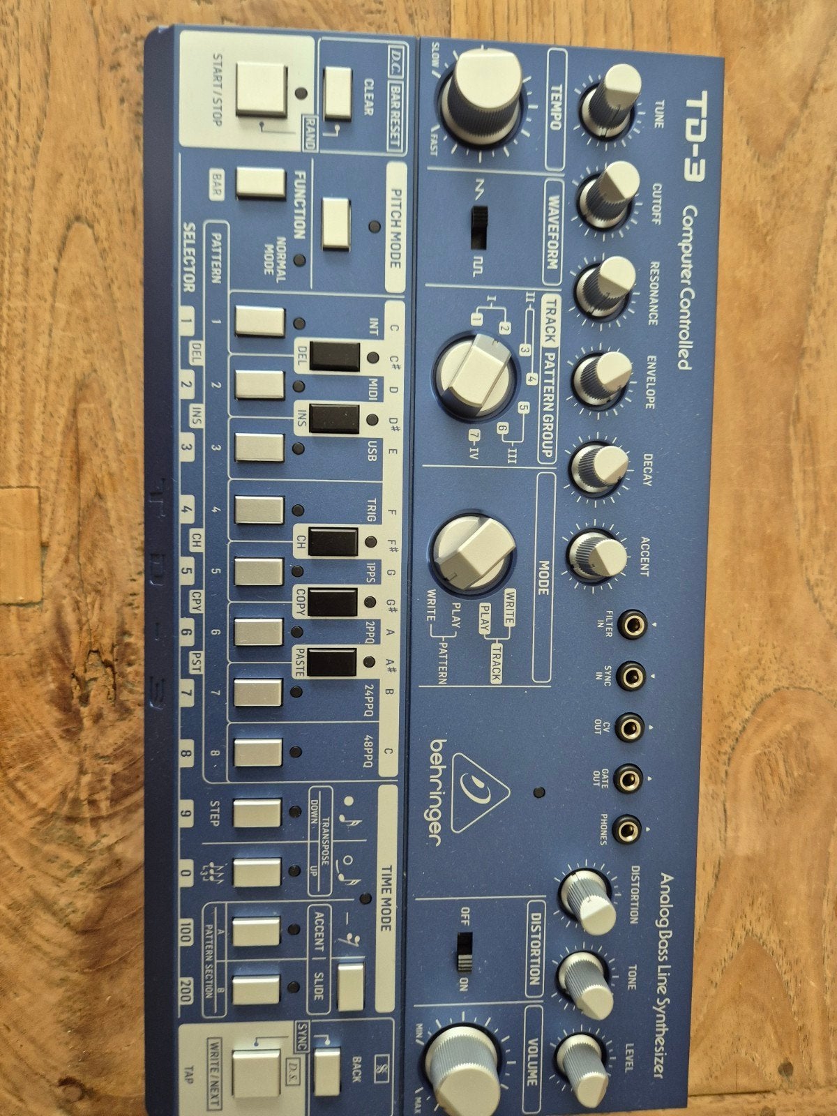 Behringer TD-3-BU Analoge Bass Line Synthesizer, Muziek en Instrumenten, Synthesizers, Overige merken, Zo goed als nieuw, Met midi-aansluiting