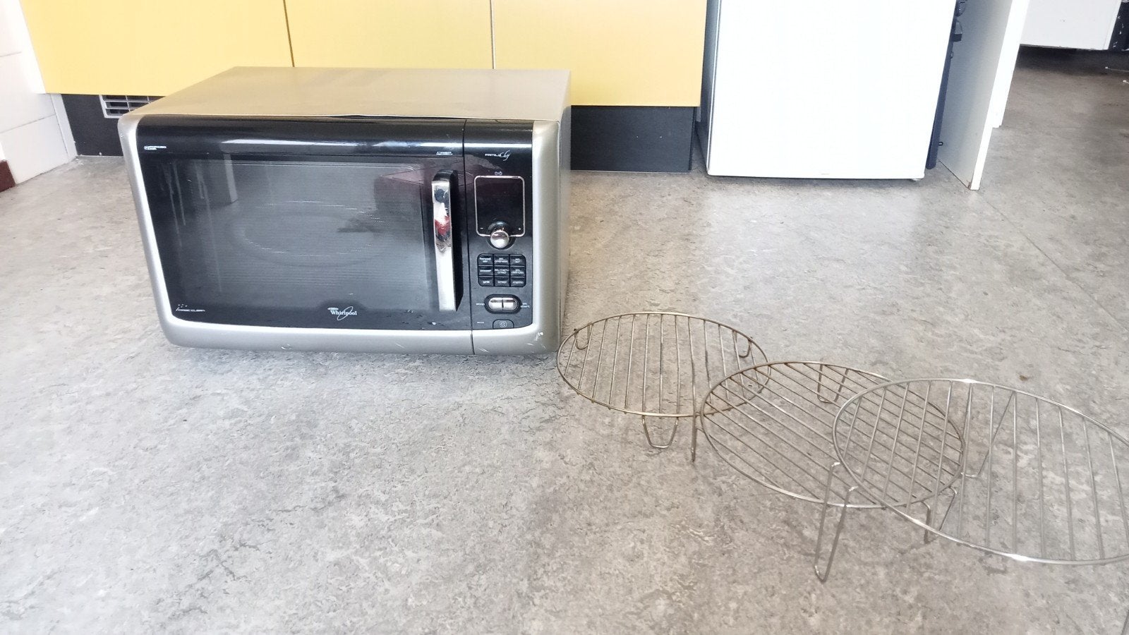 Whirlpool Combimagnetron - Zilver/Zwart - Vrijstaand, Combimagnetron, Gebruikt, Ophalen of Verzenden, Draaiplateau