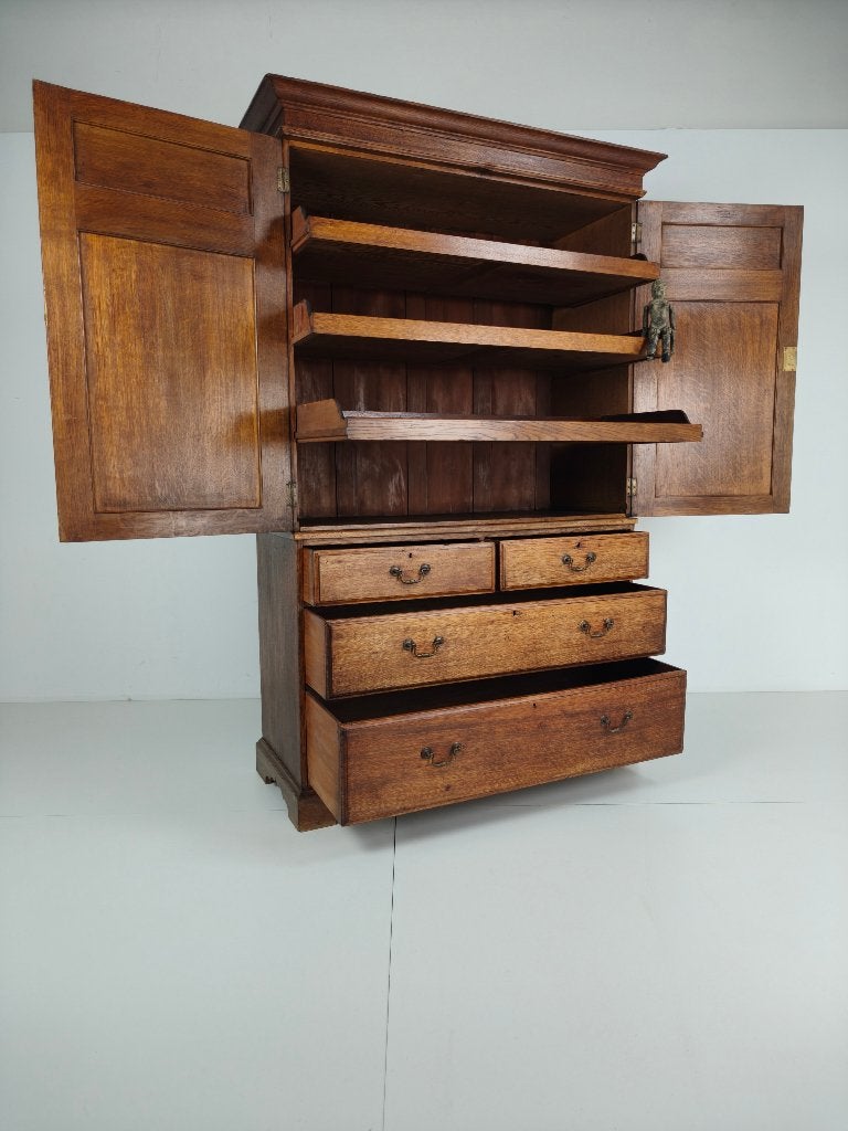 Howard & Son’s Berners Street linnenkast Lichteiken 19e eeuw, Antiek en Kunst, Antiek | Meubels | Kasten, Ophalen of Verzenden