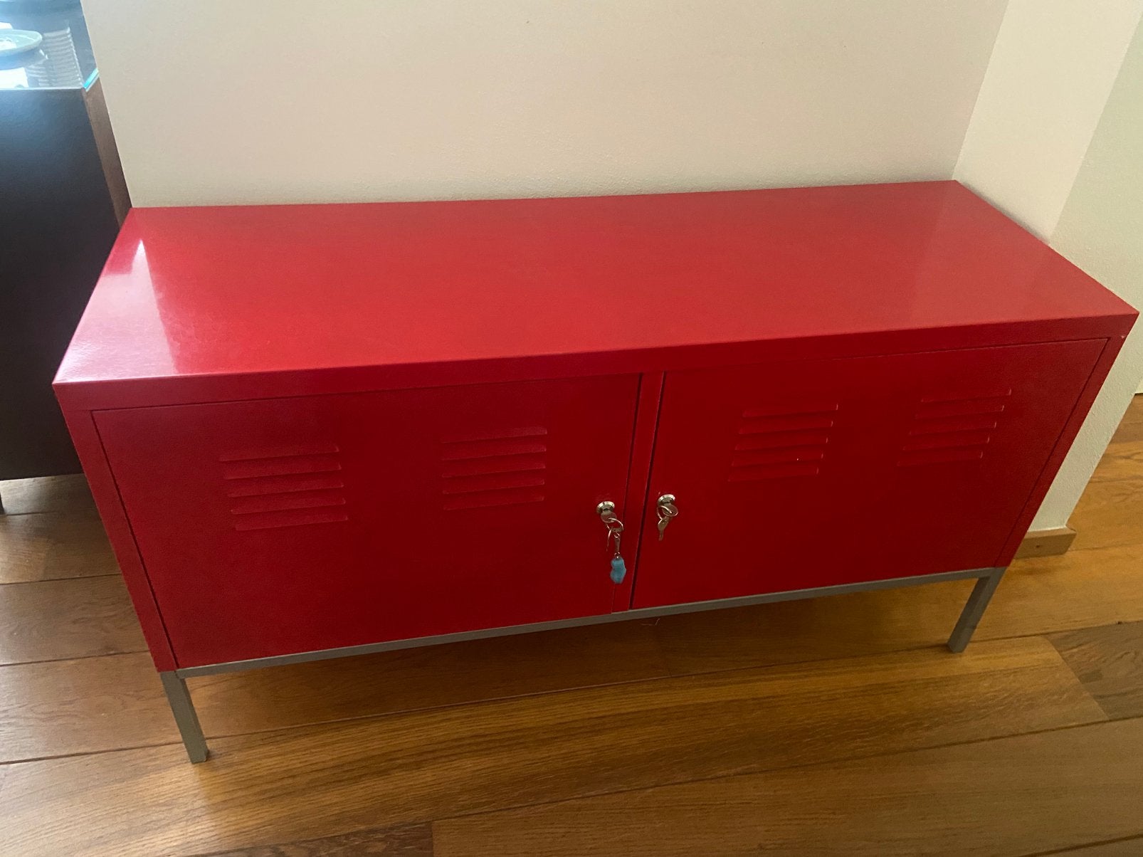 IKEA PS metalen kast rood - tv-kast / dressoir, Ophalen, Zo goed als nieuw