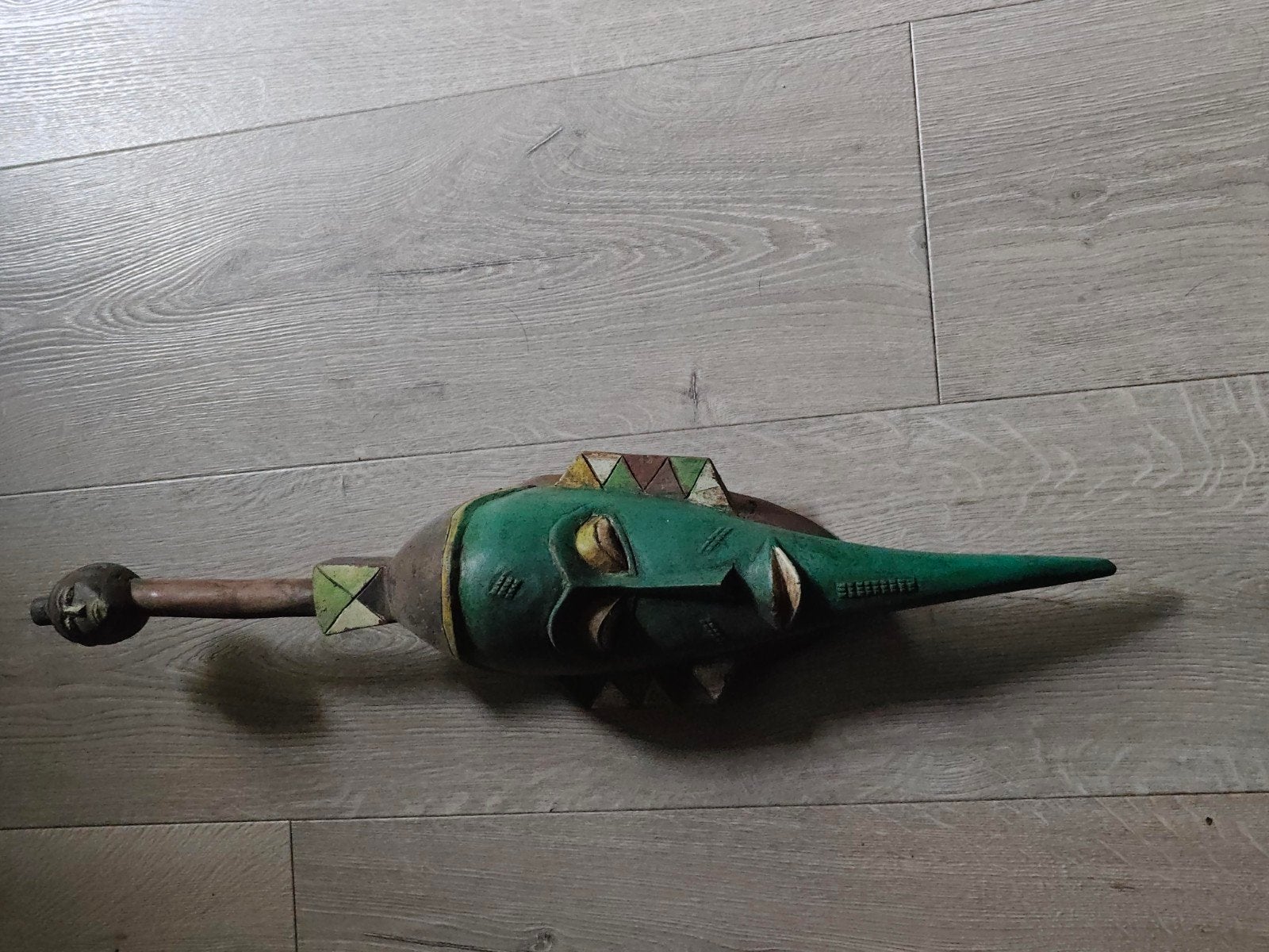 Bijzonder Afrikaans masker - Groen met geometrische patronen, Antiek en Kunst, Hout, Handgemaakt, Afrika, Masker