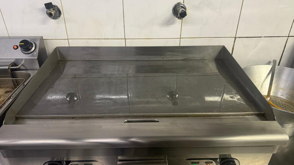 HCB Elektrische Bakplaat EG-750 - Eenmaal gebruikt, Zakelijke goederen, Horeca | Keukenapparatuur, Ophalen of Verzenden, Nieuw in verpakking