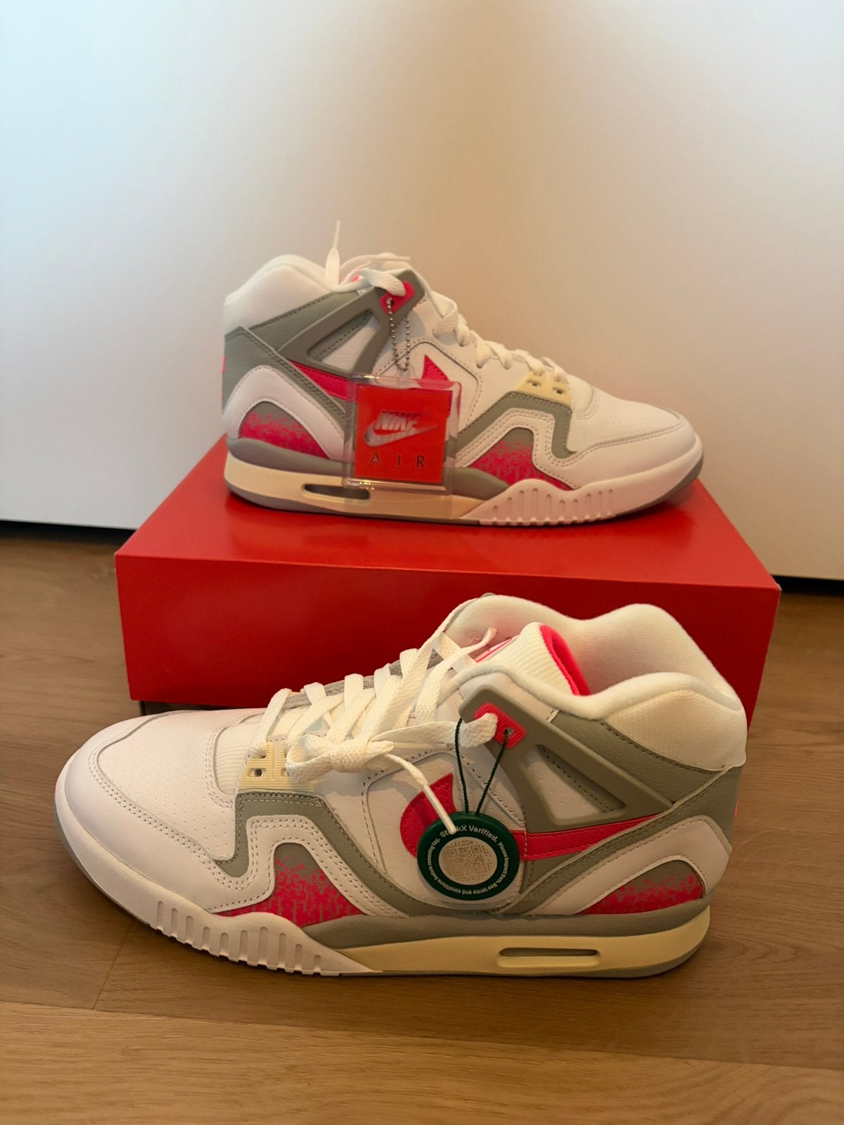 Nike air tech Challenge ll Racer Pink 44.5, Ophalen of Verzenden, Nieuw, Wit, Sneakers of Gympen