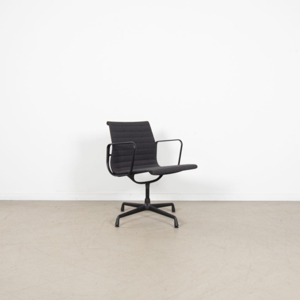 Vitra Eames EA 108 Bureaustoel Zwart Hopsak - Zwart, Huis en Inrichting, Niet ingevuld, Zo goed als nieuw, Niet ingevuld, Niet ingevuld