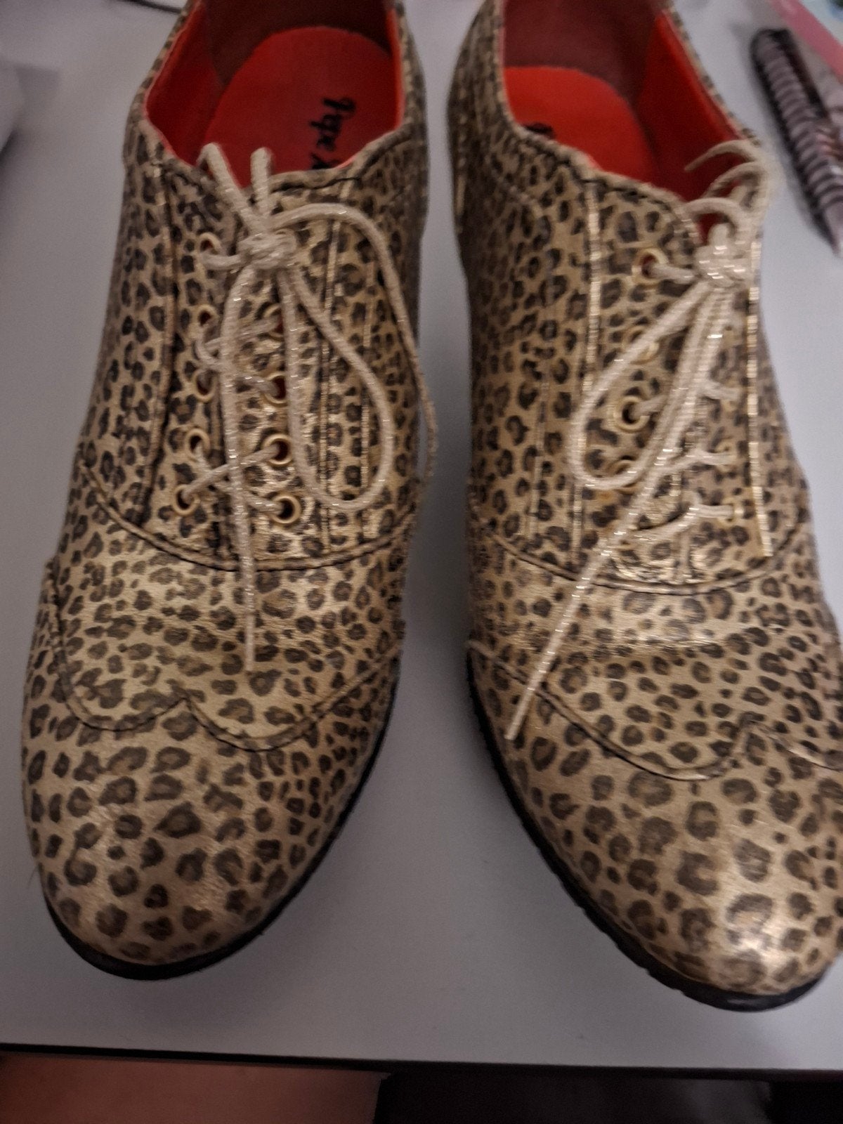 Unieke peper Milan dames pumps, Kleding | Dames, Schoenen, Ophalen of Verzenden, Zo goed als nieuw