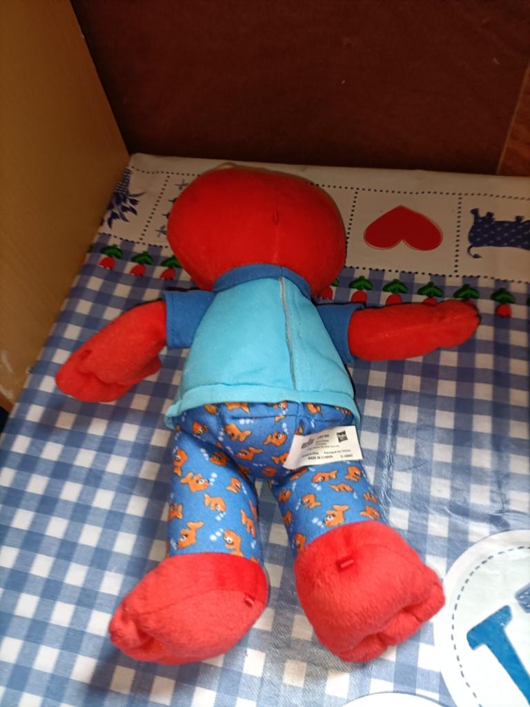 Elmo knuffel met slaapliedje en teksten. 32 cm groot, Ophalen of Verzenden, Zo goed als nieuw, Overige typen