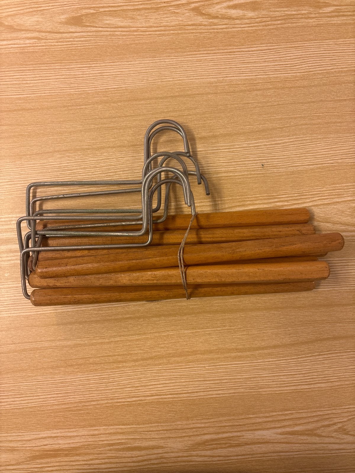 6 Vintage Houten Kleerhangers - Goede Staat, Ophalen, Gebruikt, Hout, Volwassenen