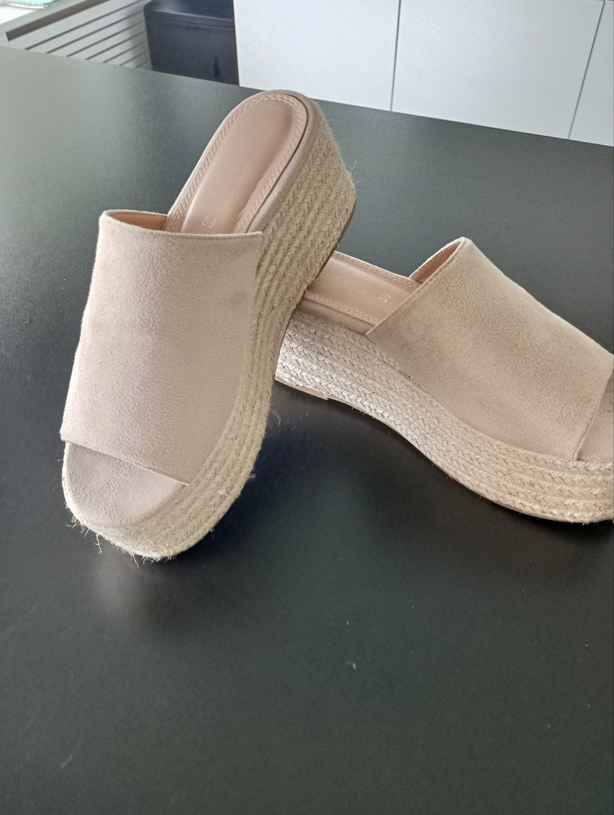 Te koop plateau instapper mt 39, Ophalen, Nieuw, Beige, Instappers