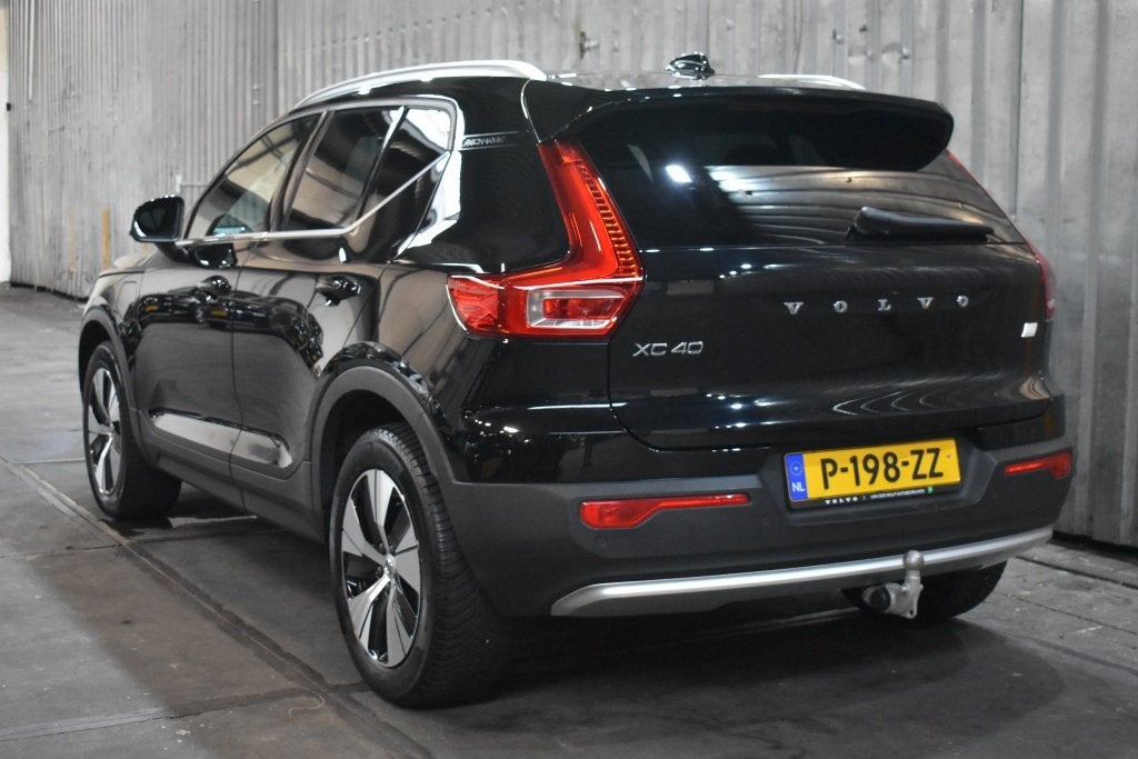Volvo XC40 T4 211pk [Plug-In] Plus Bright | Trekhaak | BLIS, Automaat, 1712 kg, 24 maanden, Zwart