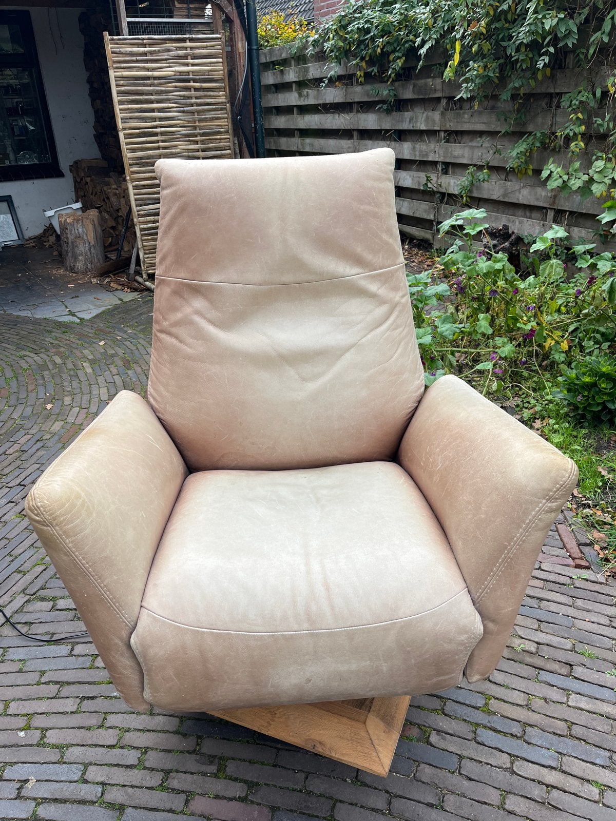 Leren relaxfauteuil met elektrische verstelling, Ophalen, Gebruikt, Leer, 75 tot 100 cm