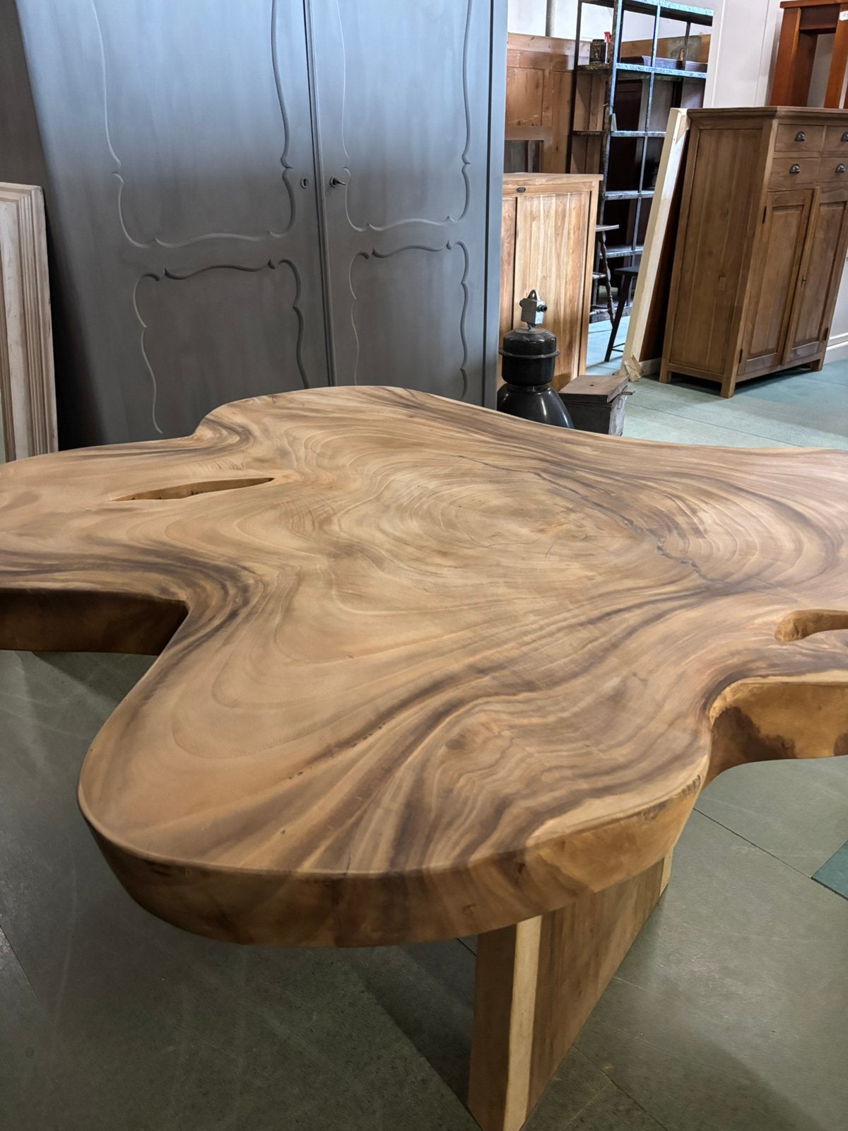 Unieke Suar Houten Tafel Massief Hout met Natuurlijke Vorm, Ophalen, Overige materialen, 100 tot 150 cm, Hoevesteenwijkerwold@gmail.com