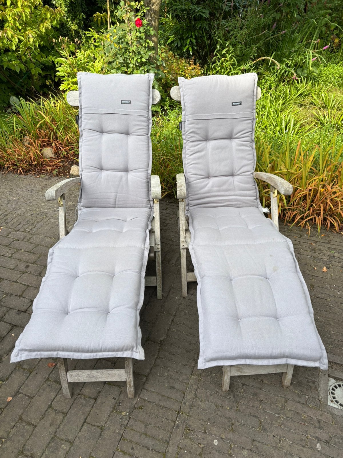 Twee mooie teakhouten dekchairs met kussens, Tuin en Terras, Tuinstoelen, Ophalen, Teakhout