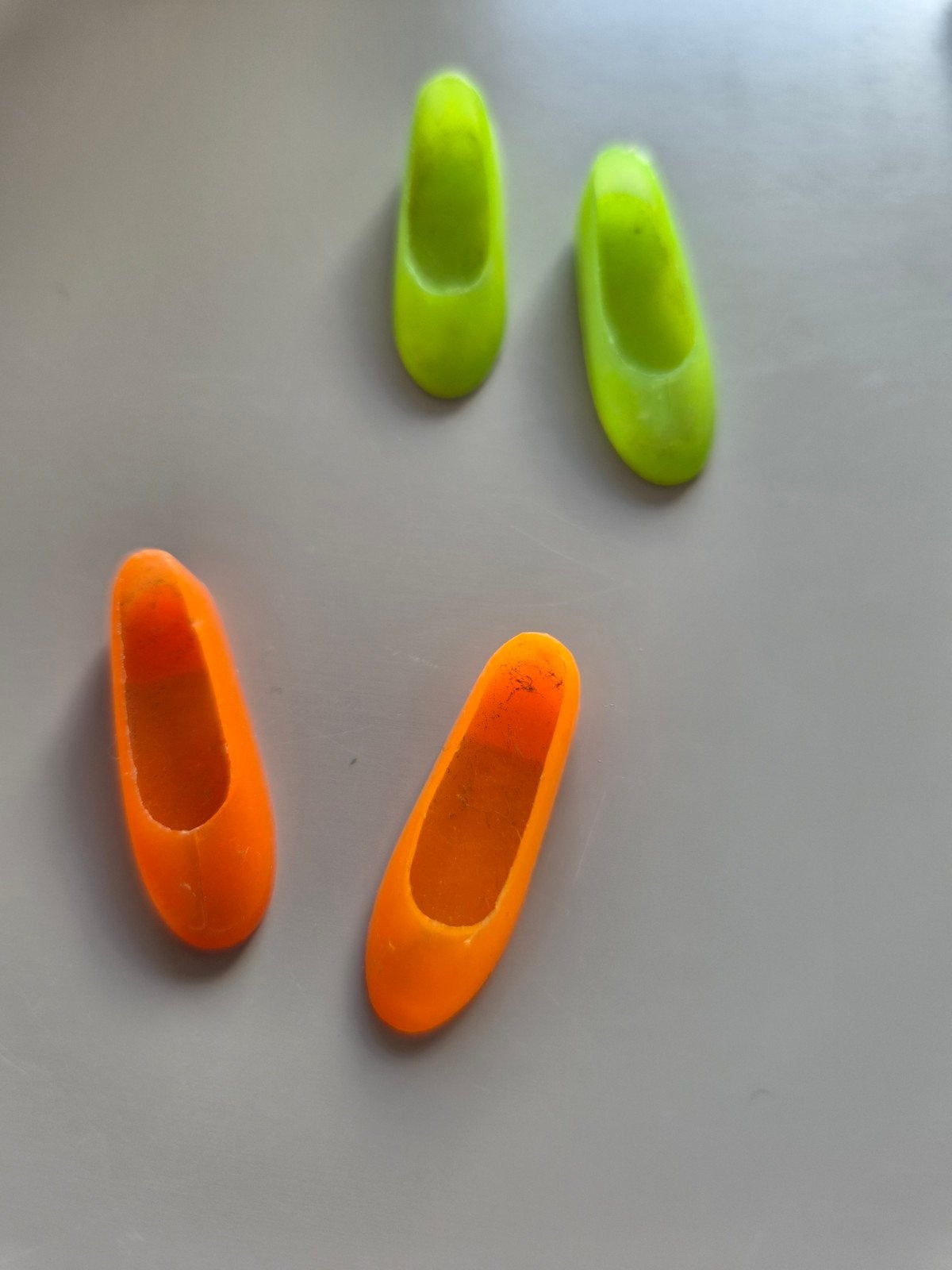Vintage Barbie schoenen - 2 paar, Verzamelen, Poppen, Ophalen of Verzenden